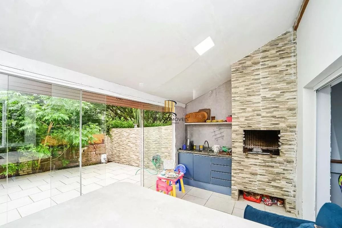 Casa em Condomínio com 3 Quartos, Piscina, Quintal e 2 Vagas