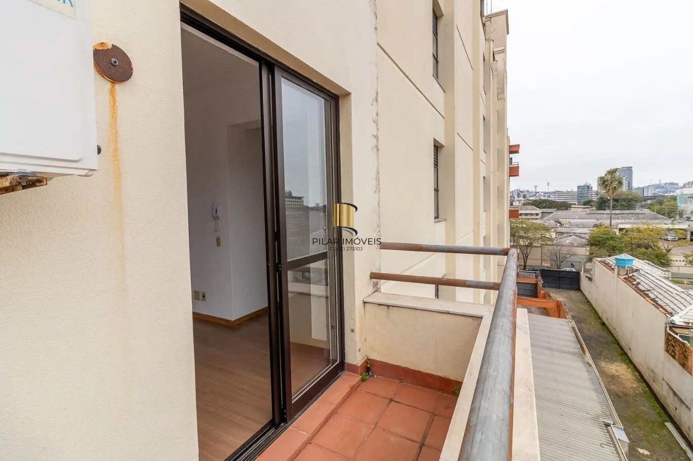 Sala a com 40m² privativos vaga e elevador, na Rua Barão do Gravataí, Menino Deus - Porto Alegre.
