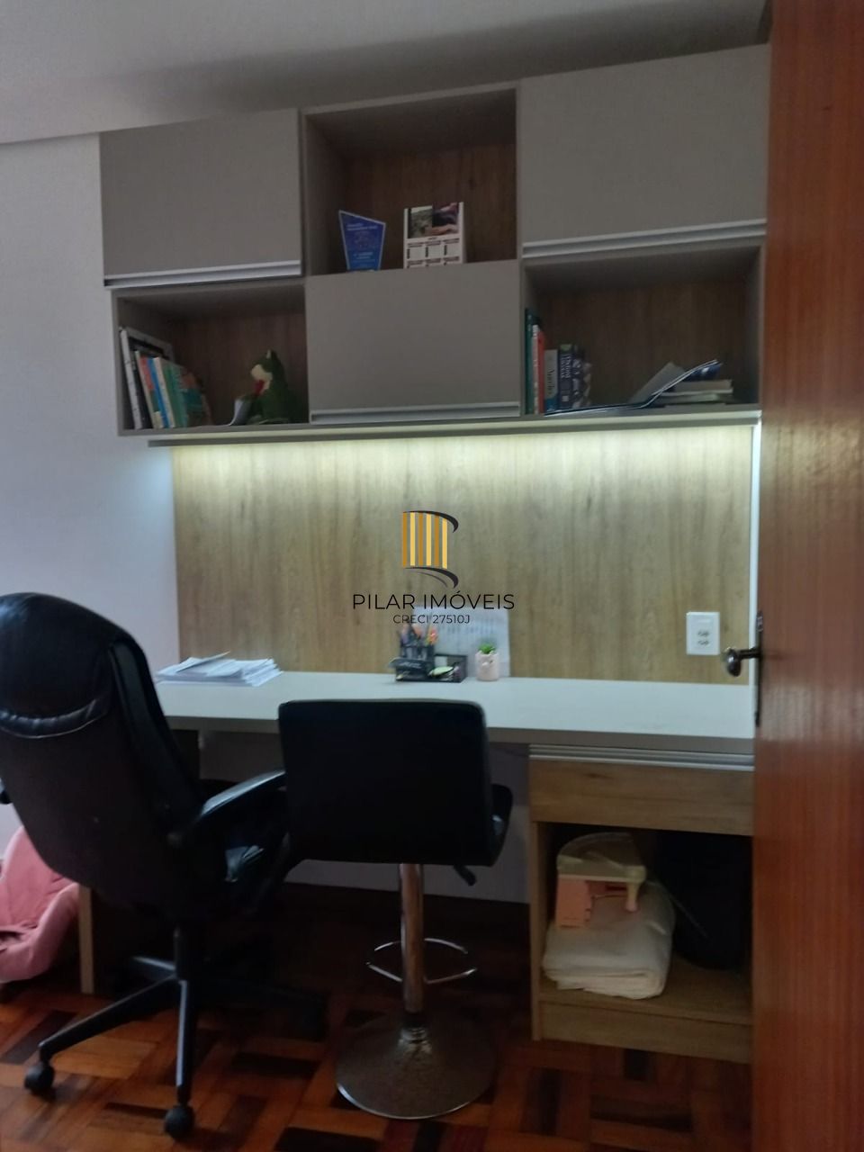 Apartamento a venda com 3 dormitórios, com sacada, de frente. Rua 24 de Outubro Auxiliadora.