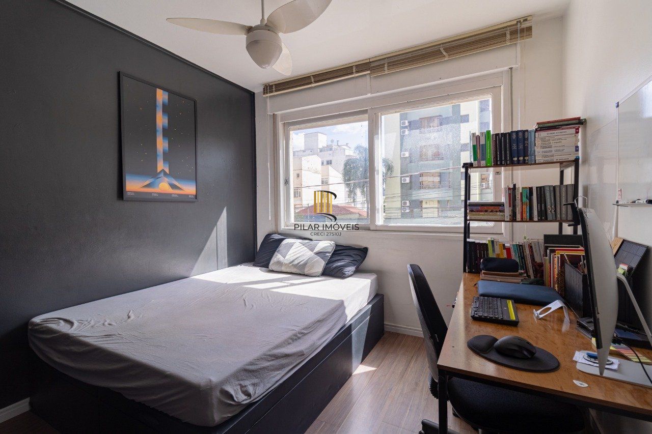 Apartamento de 2 dormitórios, transformado em 1, totalmente reformado.