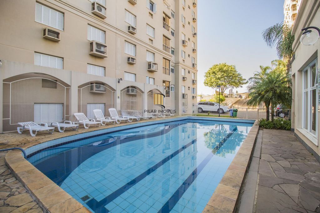 Apartamento com sacada e churrasqueira com 2 quartos e 52m²  privativos no Bairro Sarandi, Porto Alegre.