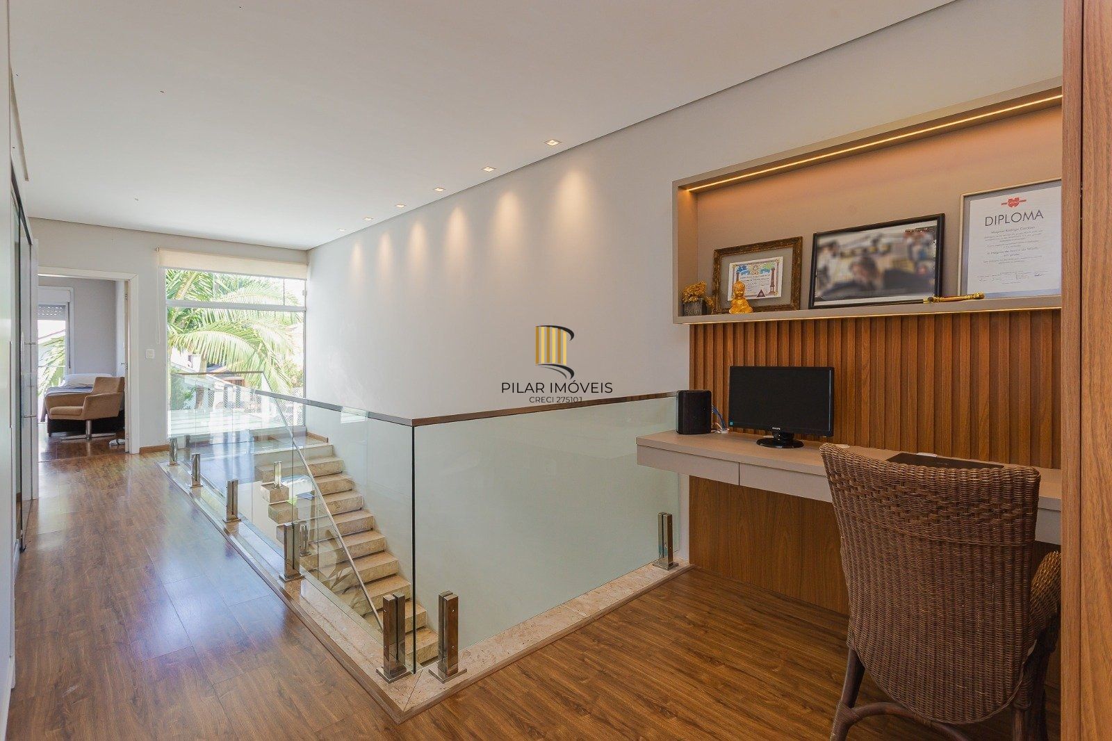 Casa de alto padrão com elevador e piscina acessível em condomínio no Passo das Pedras