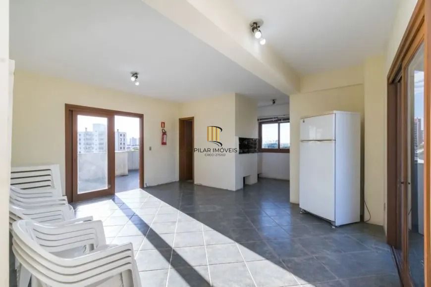 Cobertura com 3 dormitórios, suíte e 2 vagas.