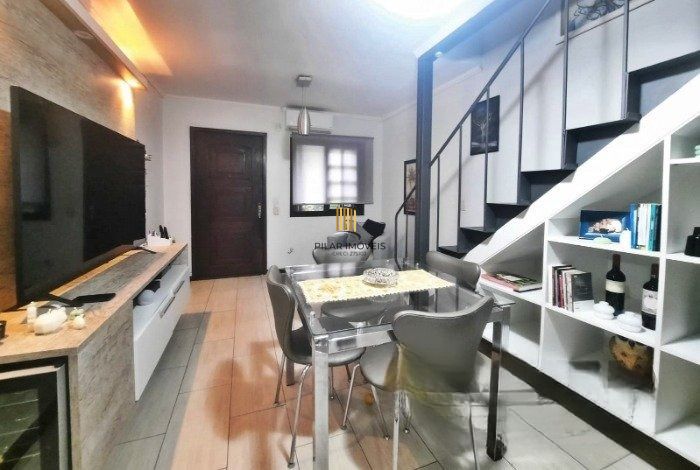 Casa em Condomínio  2 dormitórios no bairro Vila Nova