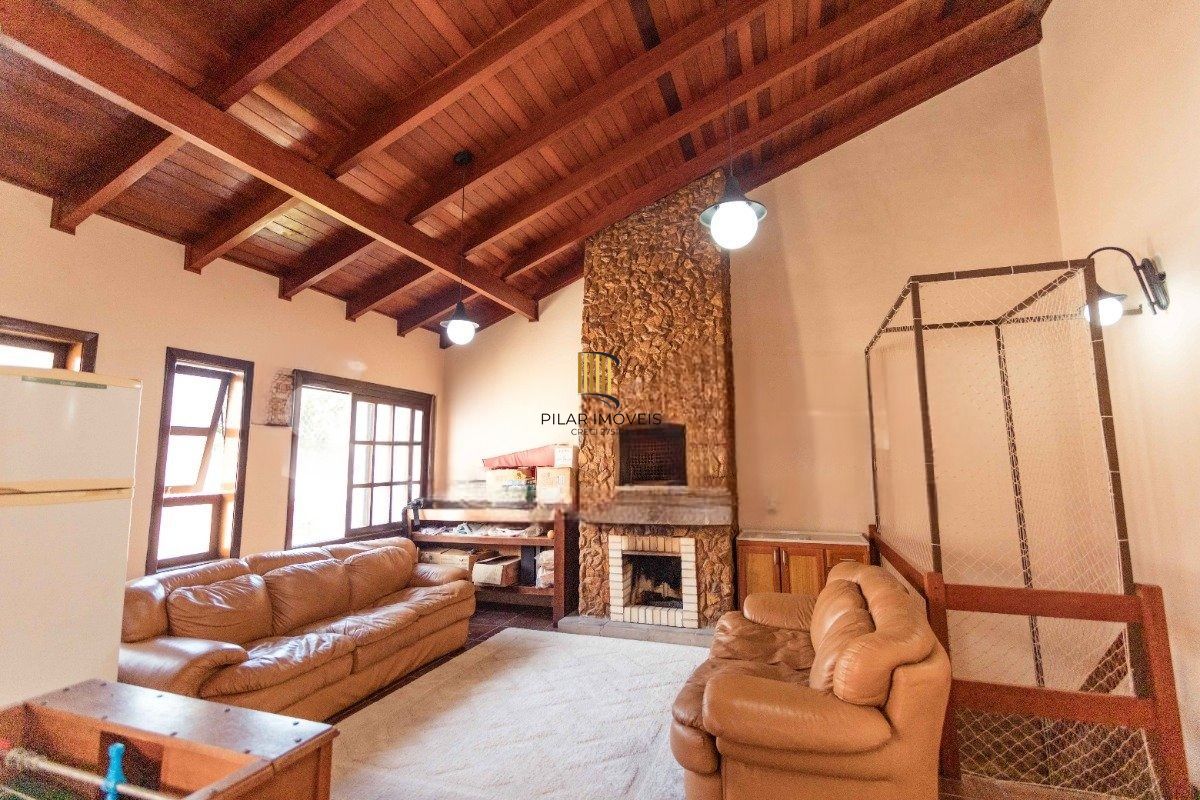 Casa semi-mobiliada com 3 suítes e amplo salão de festas no Cristo Redentor