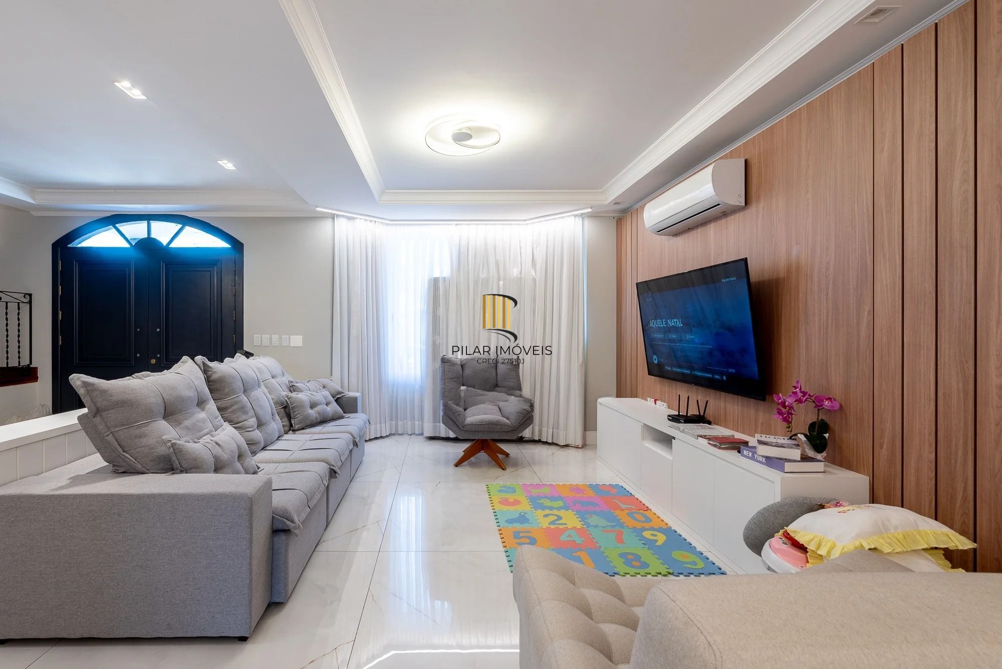 Casa alto padrão com 473m², piscina e 3 suítes no Ecoville – POA