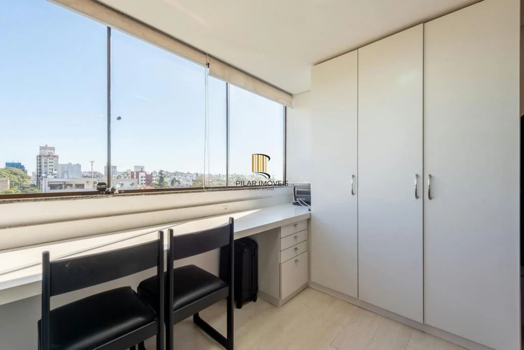 Cobertura com 3 dormitórios, suíte, piscina e churrasqueira.