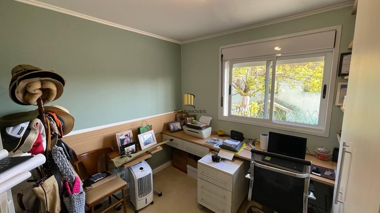 Sobrado em condomínio no Jardim Lindóia com pátio e suíte