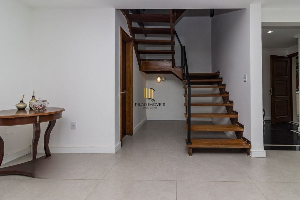 Casa 4 dormitórios no bairro Chácara das Pedras