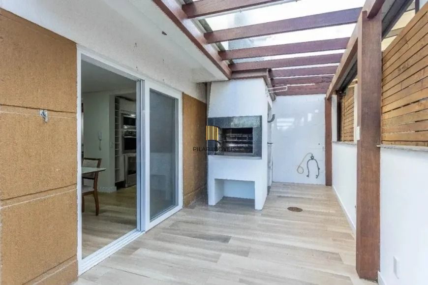 Casa em condomínio com 3 dormitórios, suíte e pátio amplo – 147m²