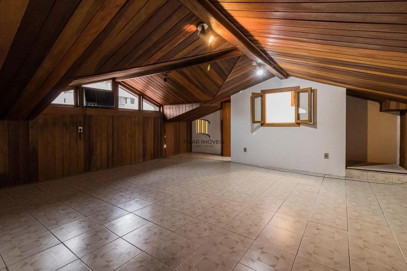 Casa 4 dormitórios no bairro Chácara das Pedras
