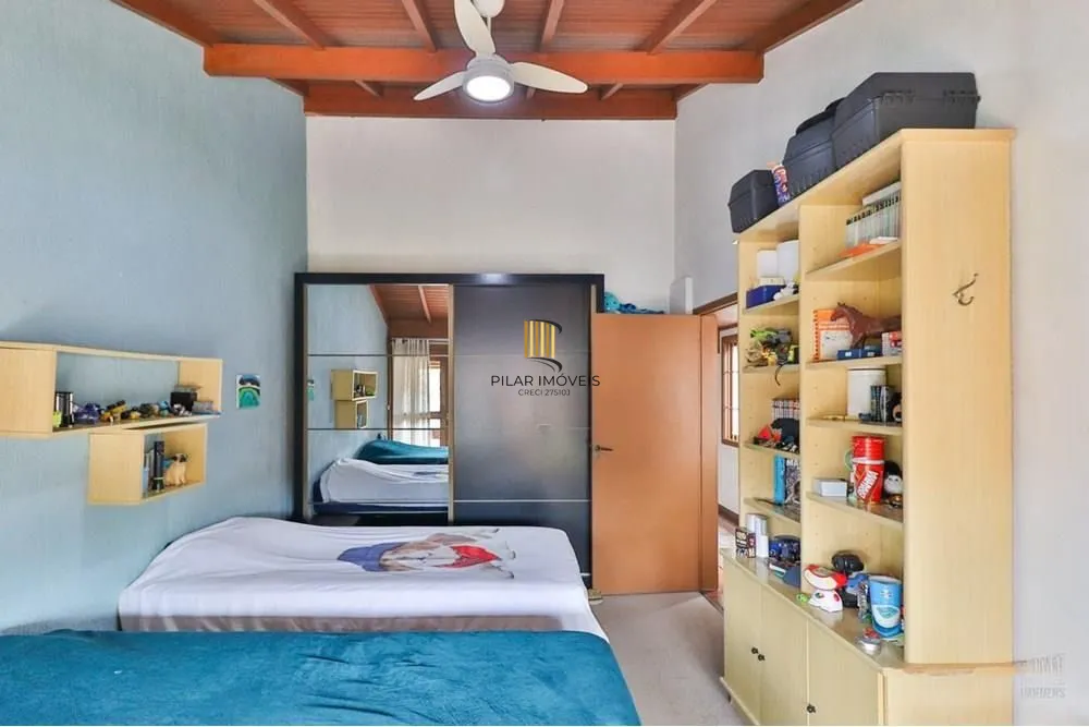 Casa térrea com 2 dormitórios, lavabo, espaço gourmet e 2 vagas.