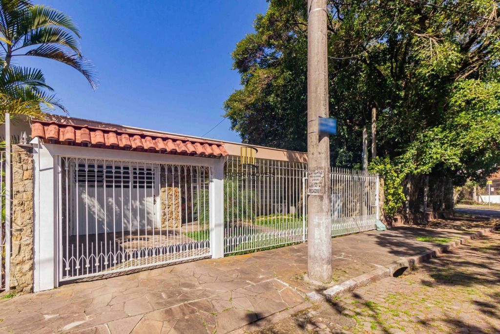 Casa 3 dormitórios, 2 suítes, piscina