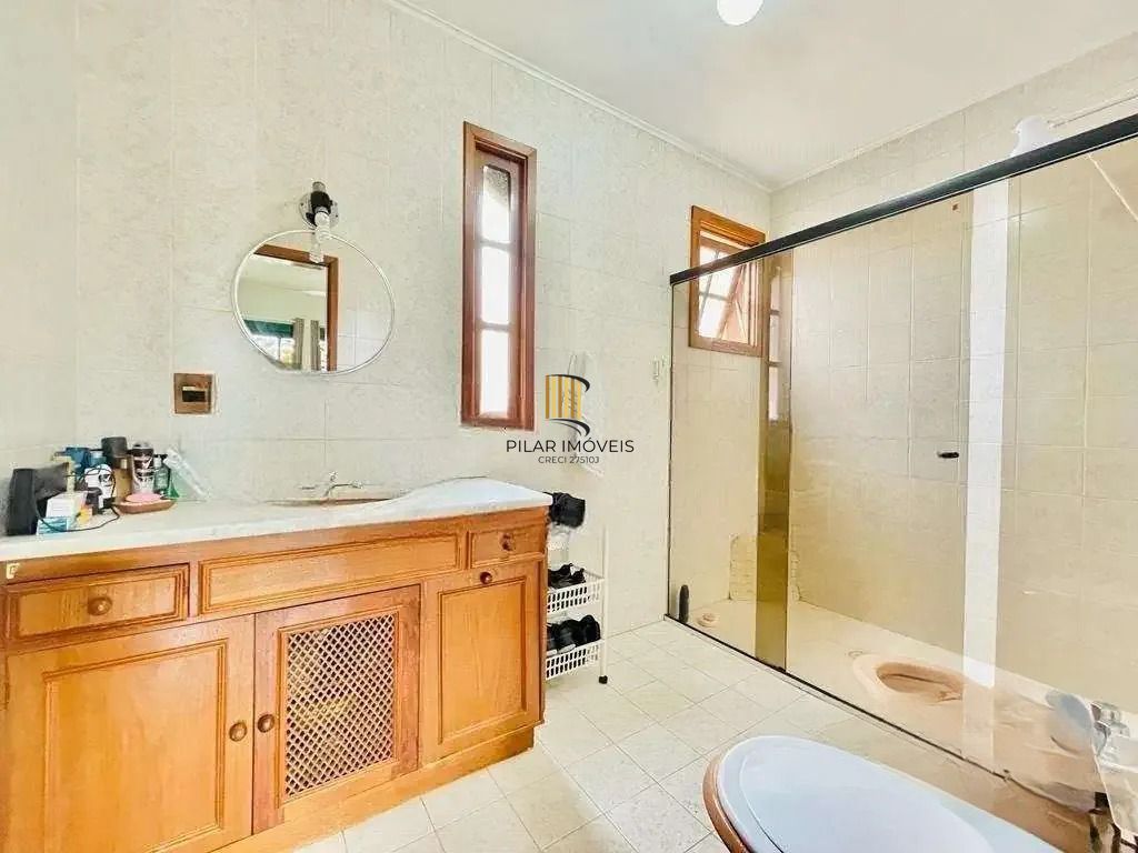 Casa térrea com 307m², 3 dormitórios, 2 suítes, 3 vagas.