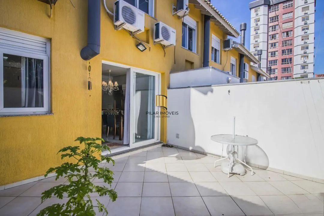 Casa de Condomínio 3 dormitórios no bairro Jardim São Pedro
