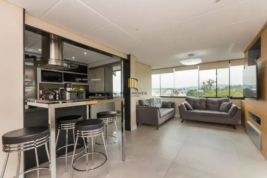 Cobertura com 3 dormitórios, suíte e 2 vagas.