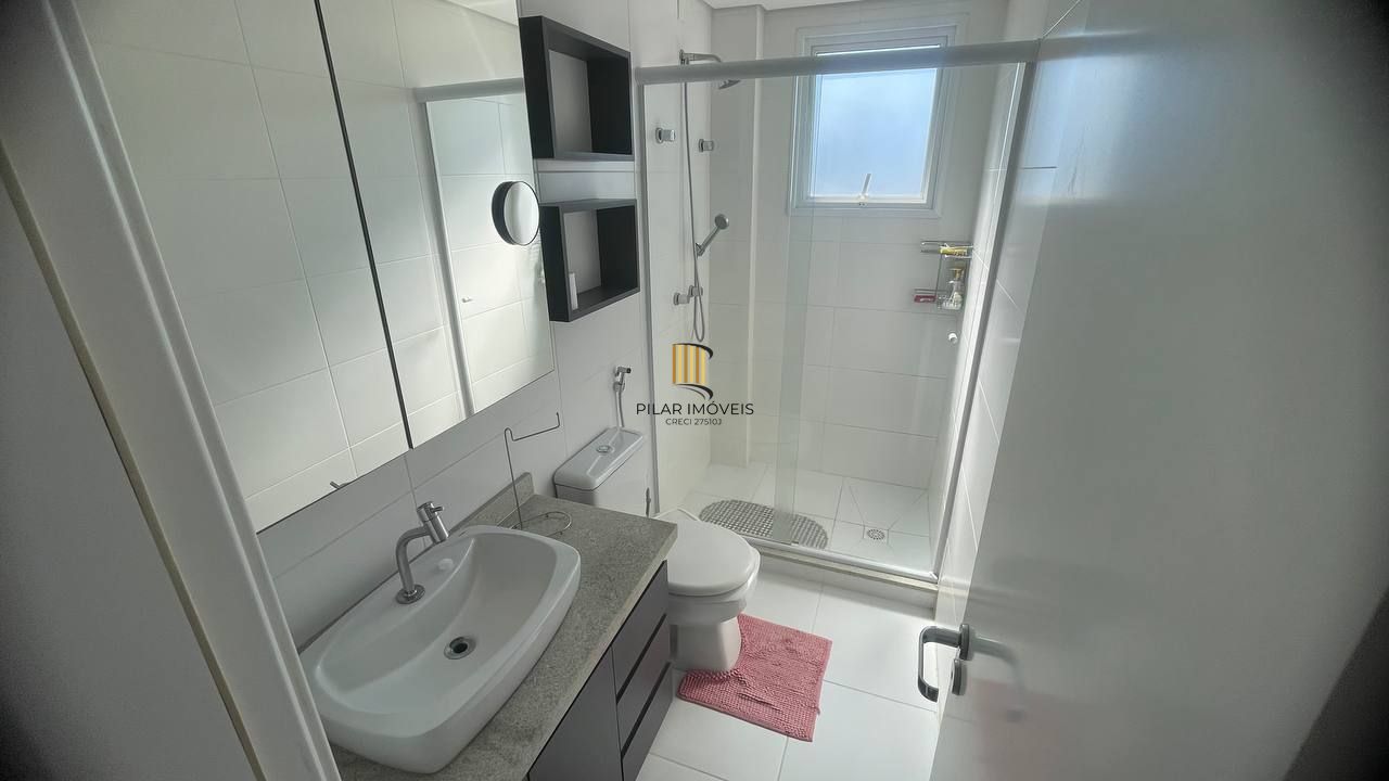 Apartamento 100% decorado com 92m², suíte, churrasqueira e 2 vagas de garagem.