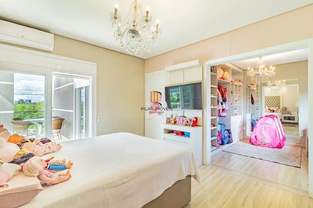 Casa térrea com 3 dormitórios, suíte e 2 vagas.