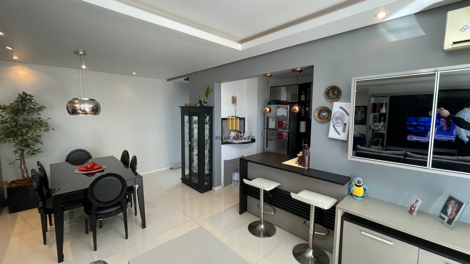 Apartamento mobiliado com sacada e churrasqueira