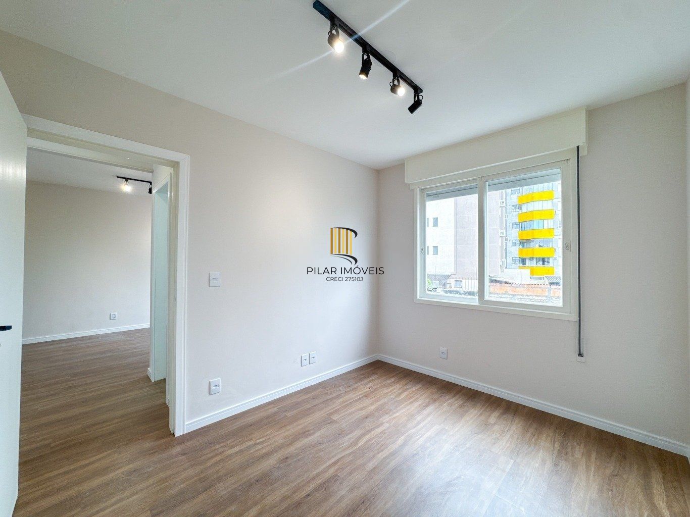 Apartamento de 1 dormitório, 1 vaga, totalmente reformado.