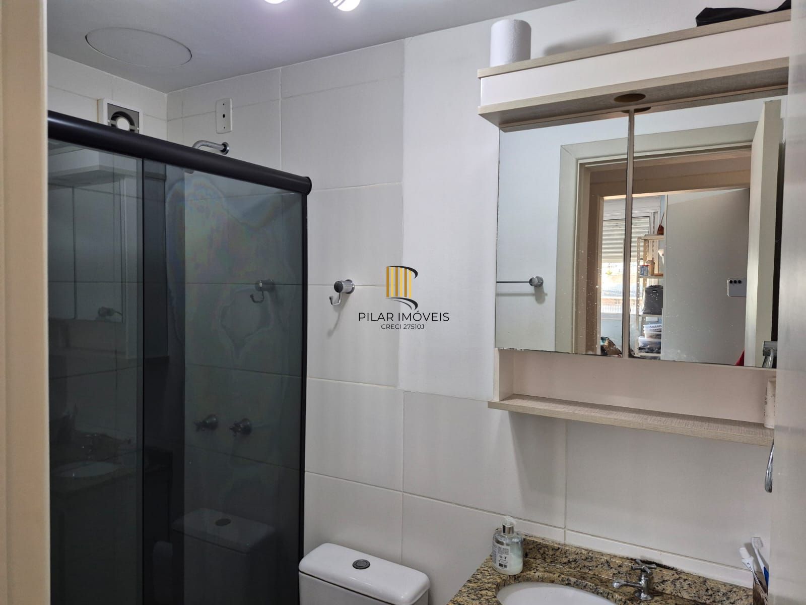 Apartamento mobiliado com 2 dormitórios e vaga de garagem