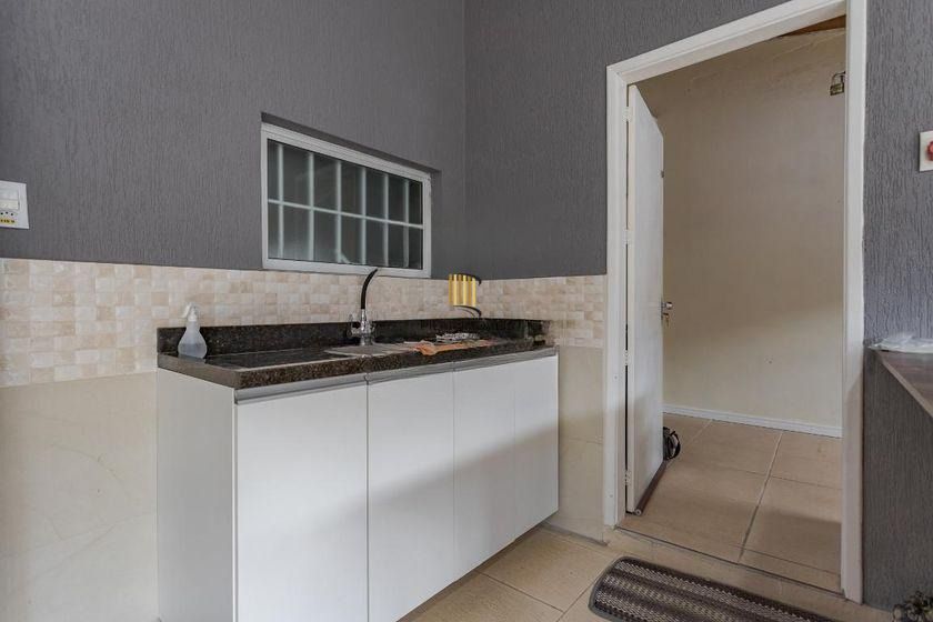 Casa térrea com 3 dormitórios, espaço gourmet e 3 vagas.