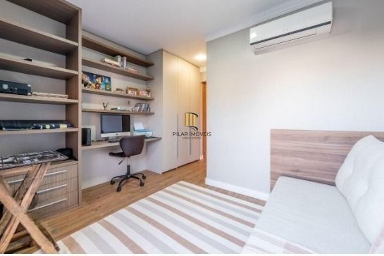 Apartamento Garden com 118m², com 2 dormitórios, 2 suítes, lavabo, churrasqueira, lareira e 2 vagas de garagem.