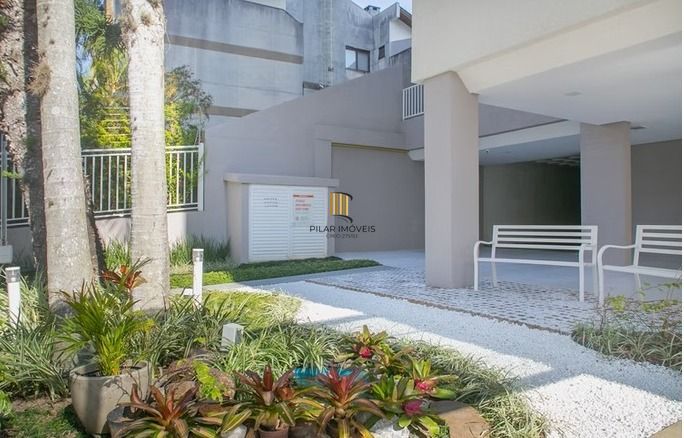 Apartamento 100% decorado com 92m², suíte, churrasqueira e 2 vagas de garagem.