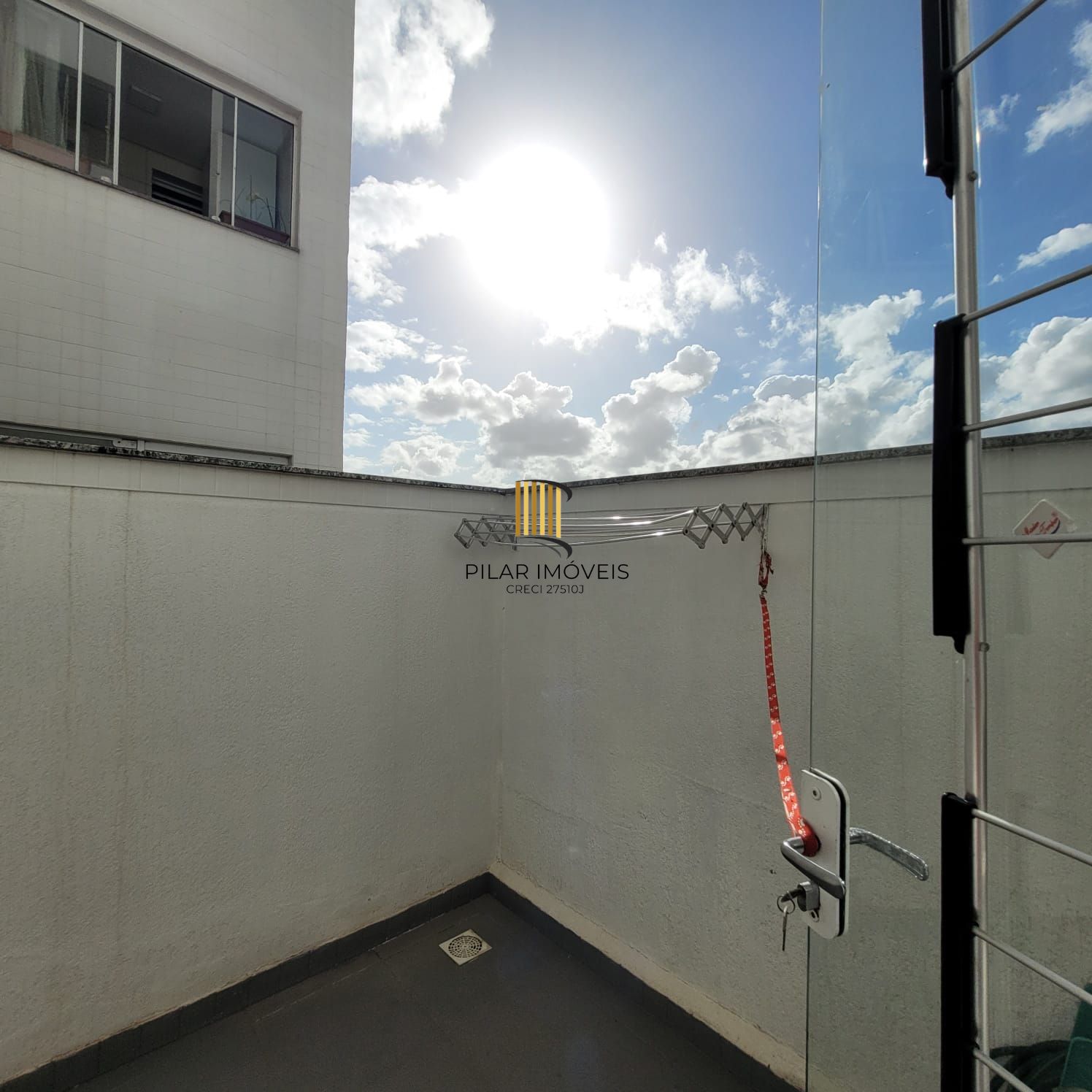 Apartamento com terraço, sacada, churrasqueira, 1 dor no Centro de Tramandaí