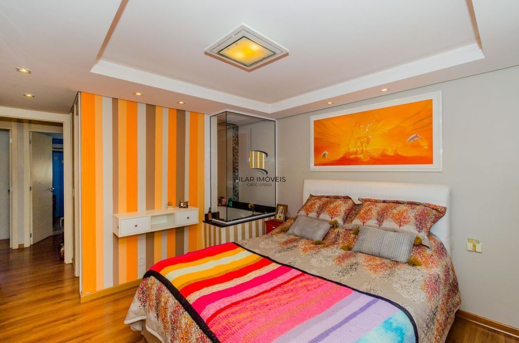 Casa em Condomínio 4 Dormitórios com Suíte no Lindoia - Porto Alegre