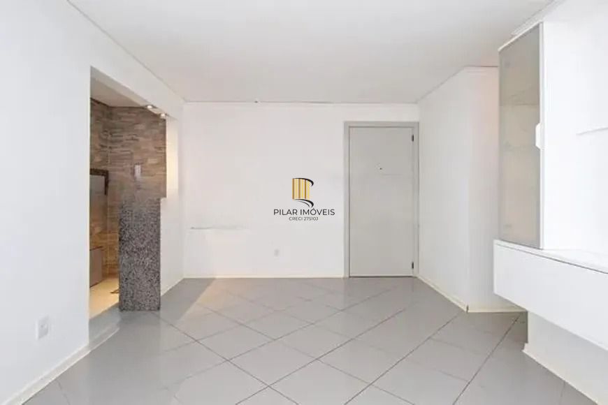 Apartamento com 2 dormitórios, suíte, churrasqueira e vaga de garagem.