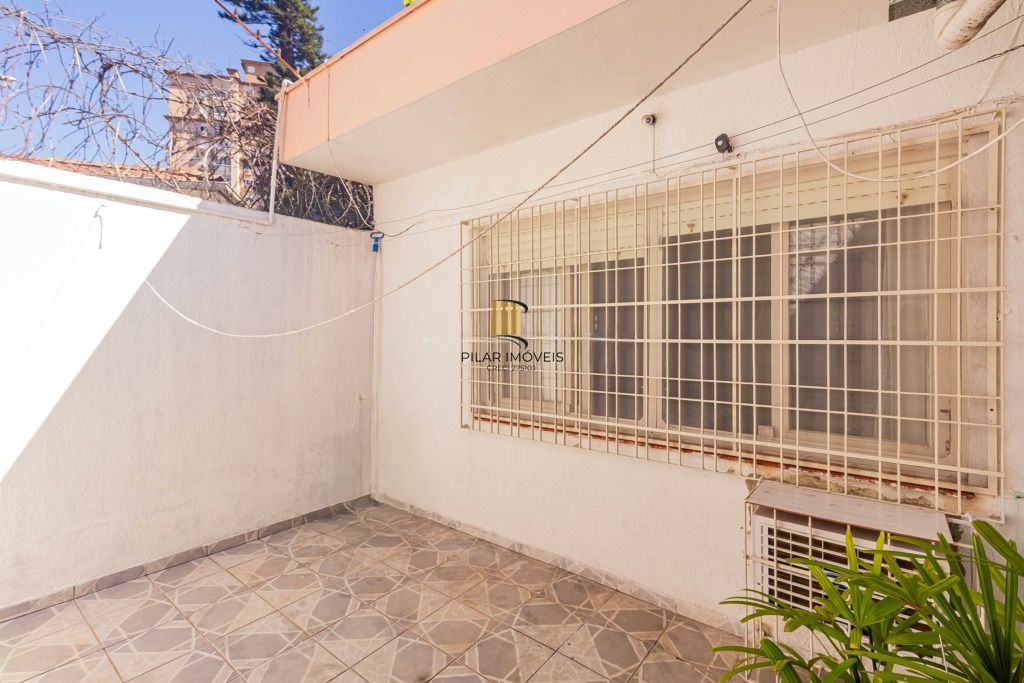 Casa 3 dormitórios, 2 suítes, piscina