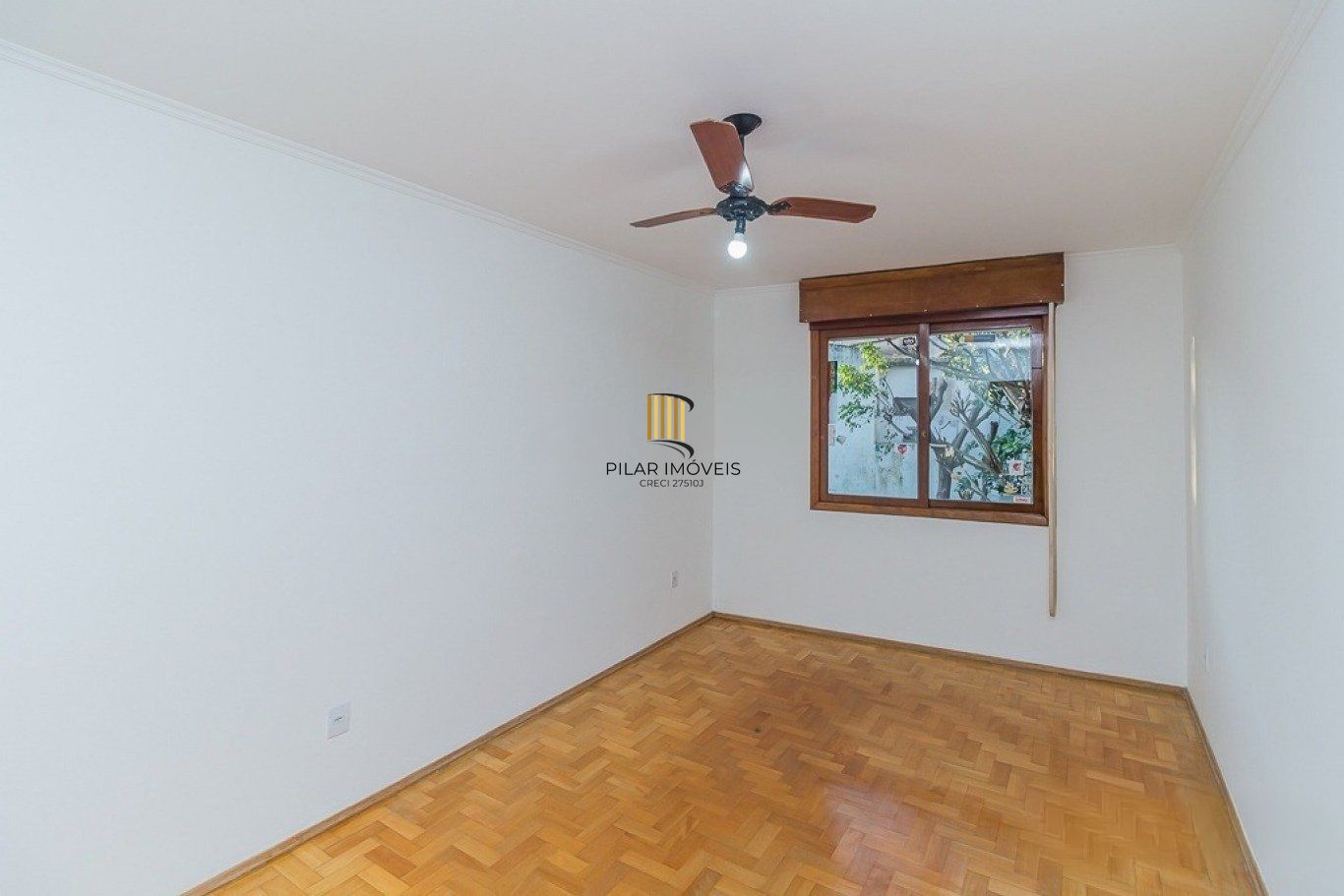 Casa térrea com 3 dormitórios, suíte e 2 vagas,