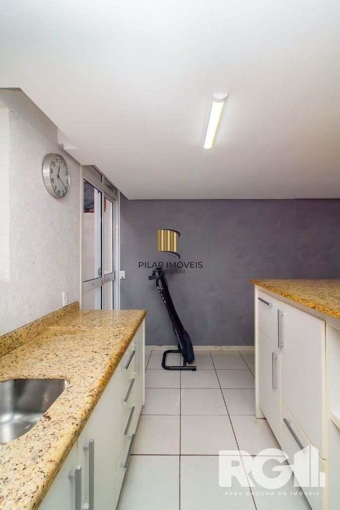 Casa em condomínio com 3 dormitórios, suíte, espaço gourmet.