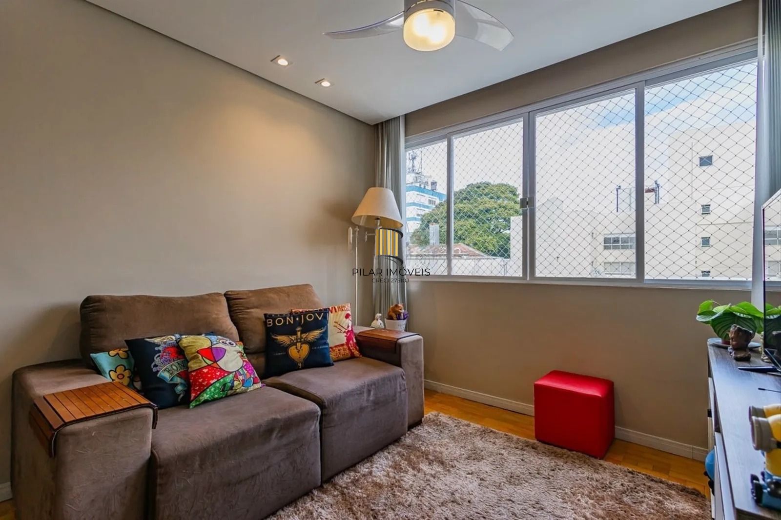 Apartamento de 2 dorm, 80m² privativos com vaga de garagem e elevador.