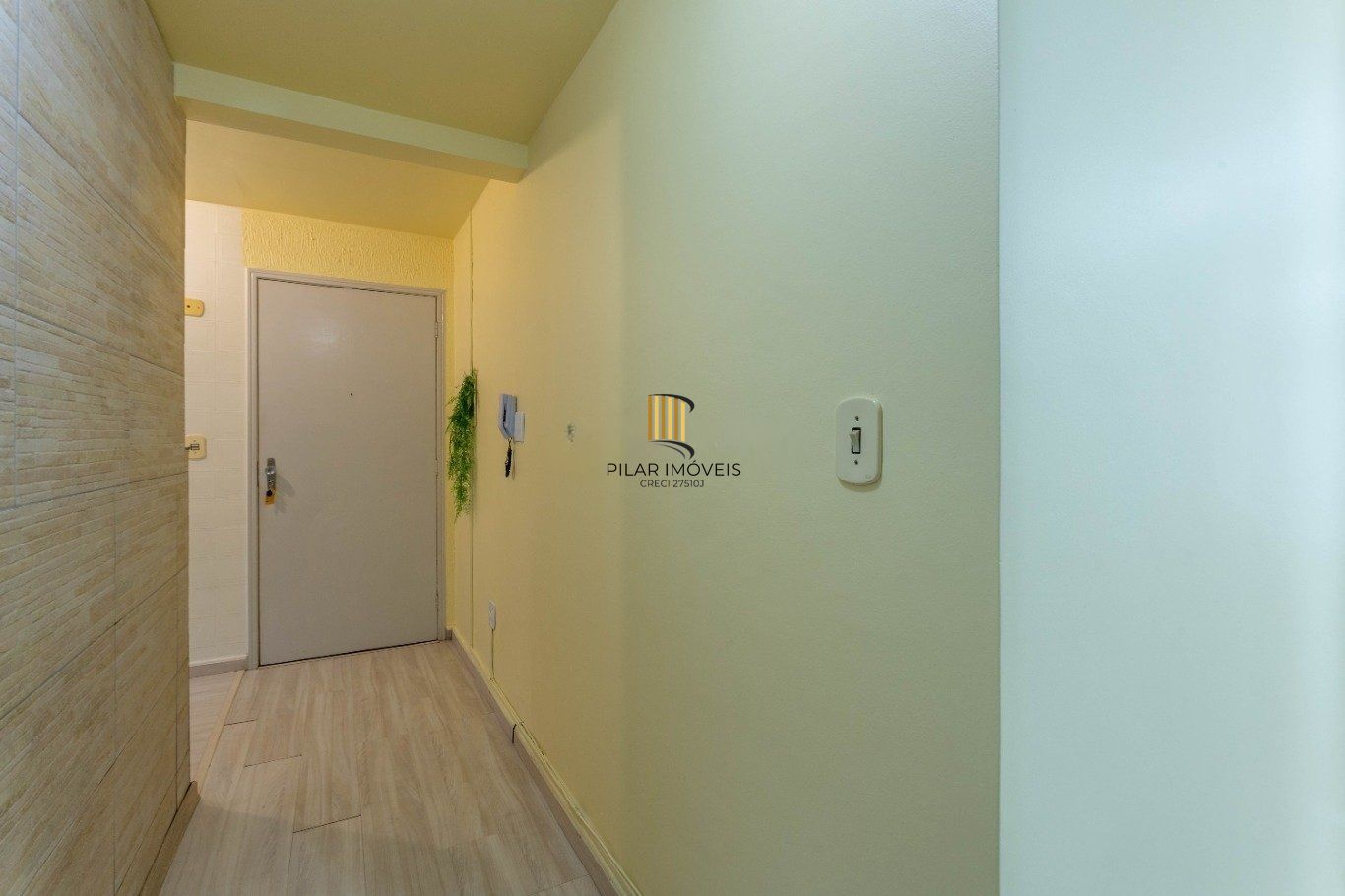 Apartamento com pátio e churrasqueira, amplo e iluminado