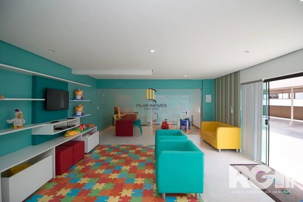 Apartamento com 94m², 3 quartos, 1 suíte, 2 vagas, no bairro Cristo Redentor em Porto Alegre..