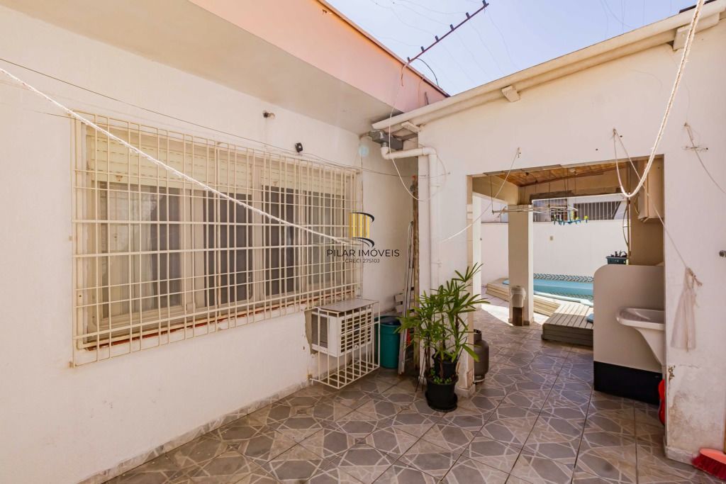 Casa 3 dormitórios, 2 suítes, piscina