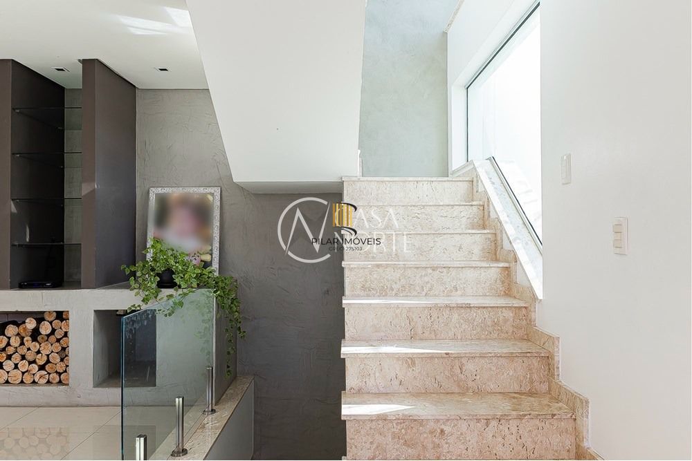 Casa Alto Padrão Reformada com Suíte, Closet e Espaço Gourmet