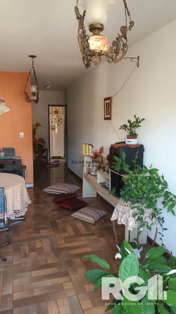 Apartamento com sacada 2 dorm na Avenida Engenheiro Francisco Rodolfo Simch - Sarandi