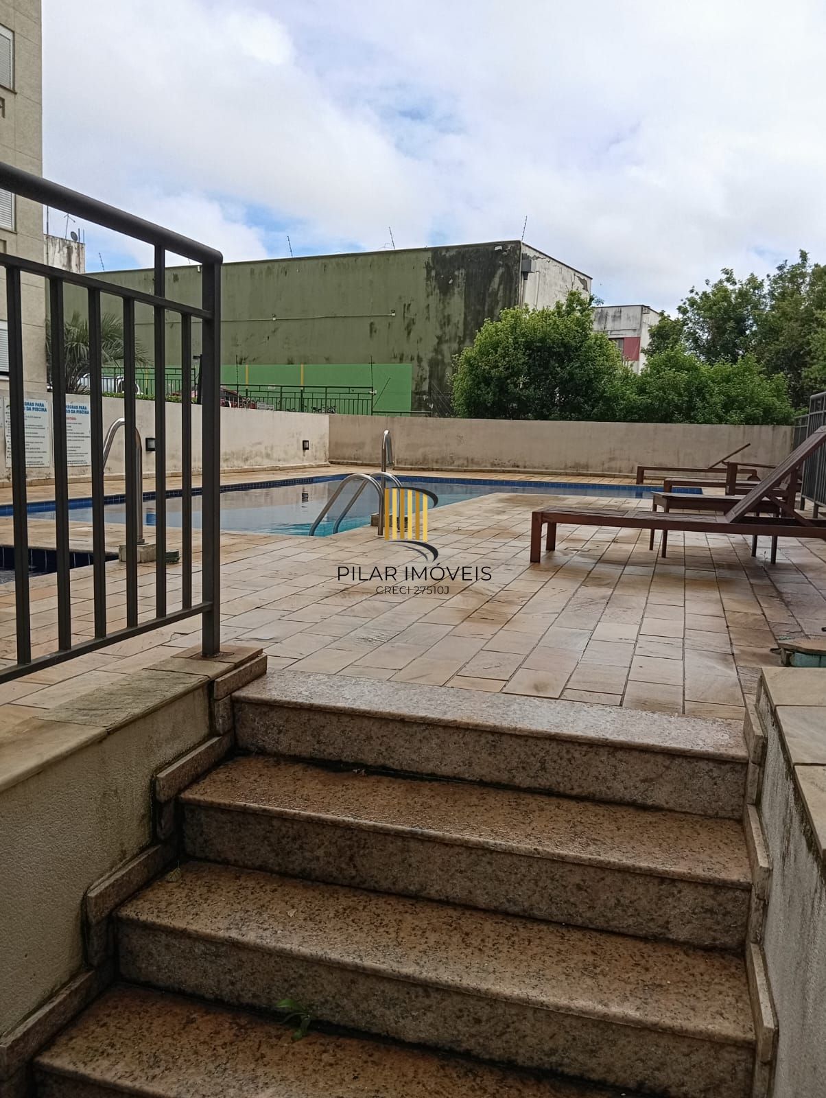 Lindo apartamento 2 dorm, 1 vaga semi mobiliado, vista livre na Ary Tarrago