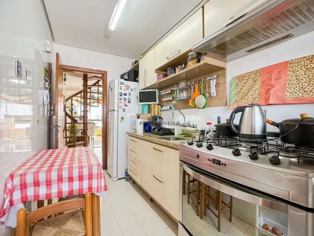 Cobertura com 3 dormitórios, suíte 2 vagas.