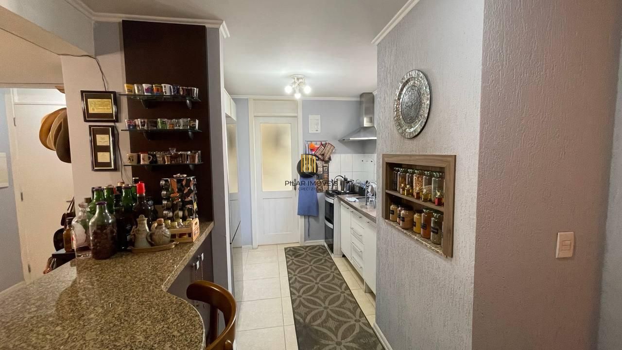 Sobrado em condomínio no Jardim Lindóia com pátio e suíte