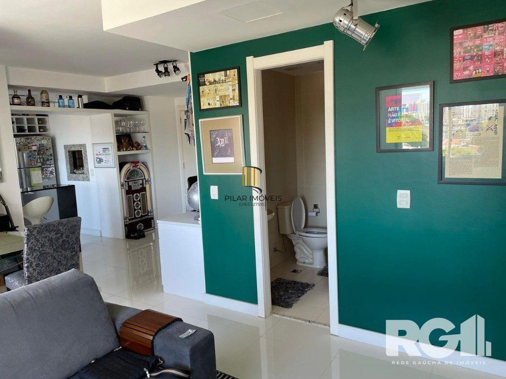 Apartamento à venda com 2 dormitórios transformado em 1 (facilmente reversível), suíte, com  69,04m², 2 vagas de garagem.