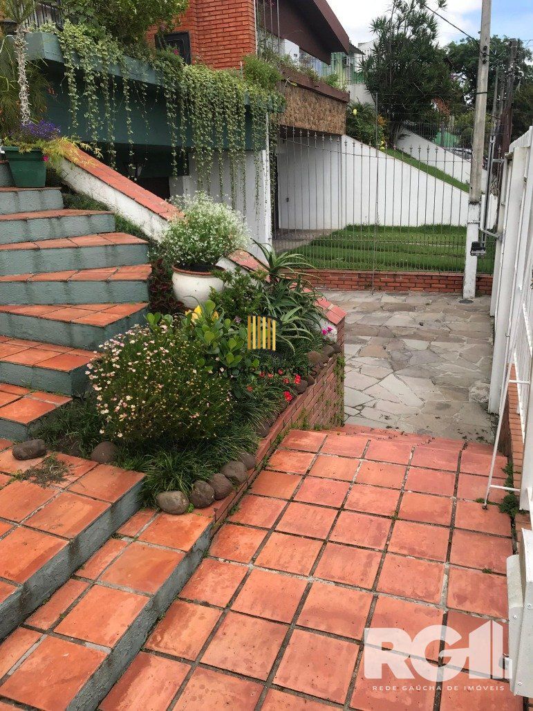 Casa 4 Dormitório(s) Bairro Jardim Sabará