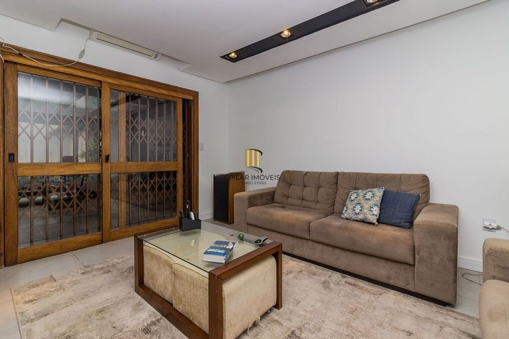 Casa 4 dormitórios no bairro Chácara das Pedras
