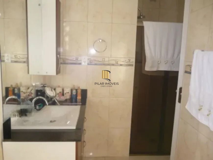 Casa térrea com 3 dormitórios, suíte e 3 vagas.