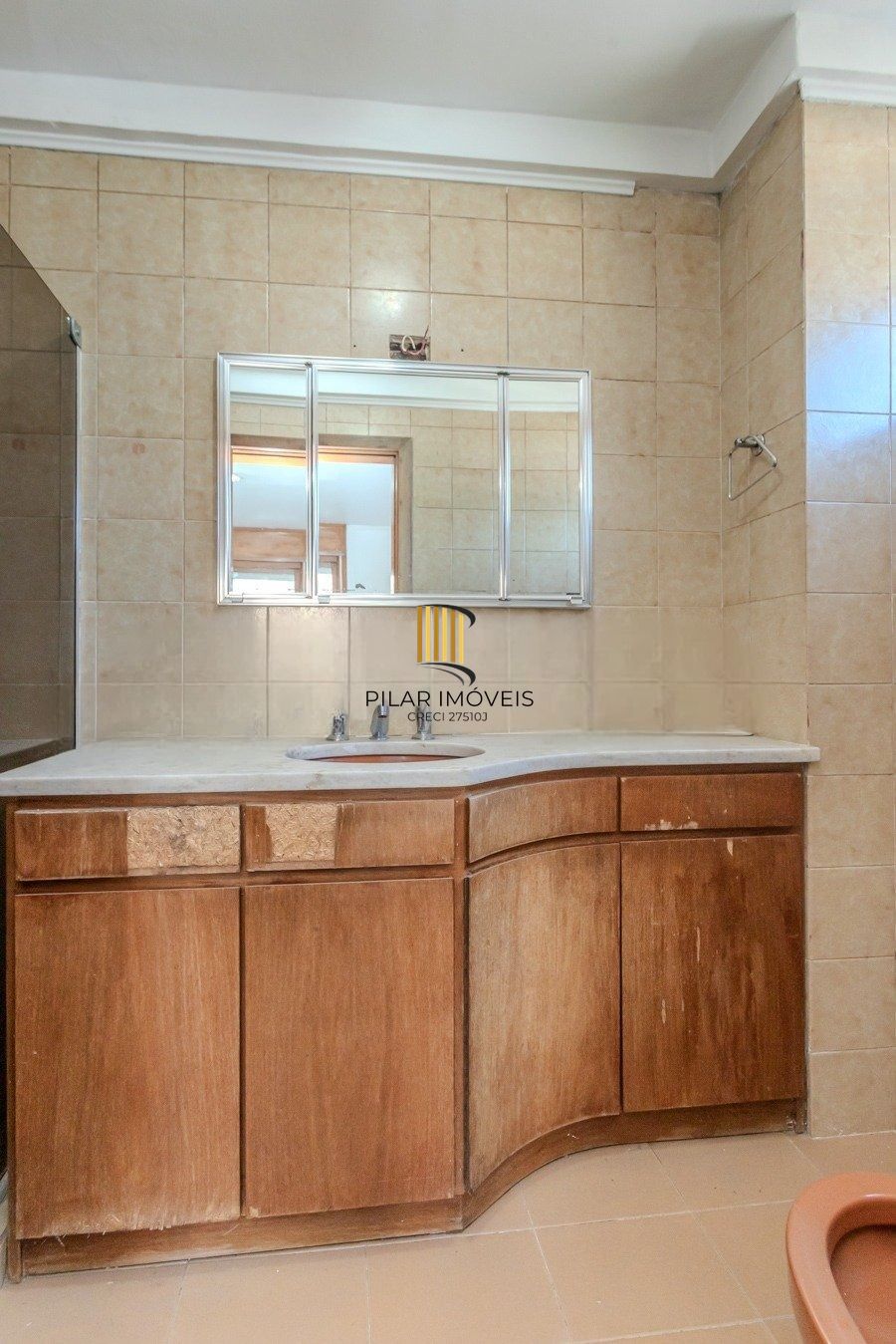 Apartamento semimobiliado de 140 m² privativos no bairro Mont'Serrat