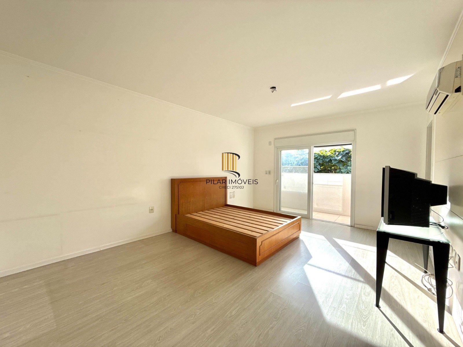 Casa com 3 Suítes e 3 Vagas no Bairro Vila Ipiranga