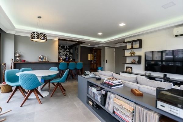 Apartamento reformado 3 dormitórios com vista aberta no Mont Serrat